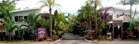 Coconut Palms On The Bay - Sydneys Hotel 1