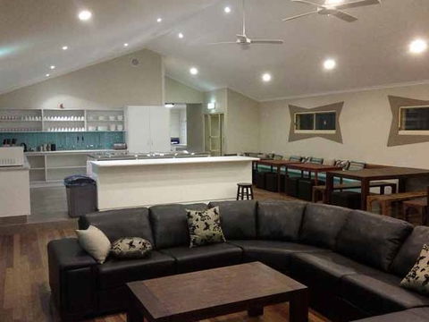 Flashpackers Hervey Bay - Sydneys Hotel 5