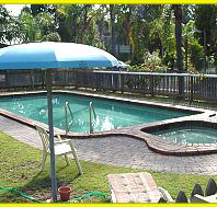 Hervey Bay Caravan Park - Sydneys Hotel