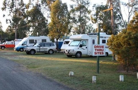 Kahlers Oasis Caravan Park - Sydneys Hotel 2