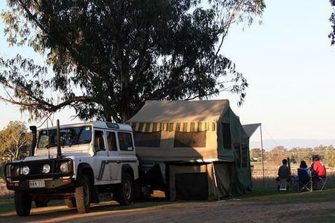 Kahlers Oasis Caravan Park - Sydneys Hotel 3