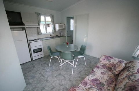 Kahlers Oasis Caravan Park - Sydneys Hotel 5