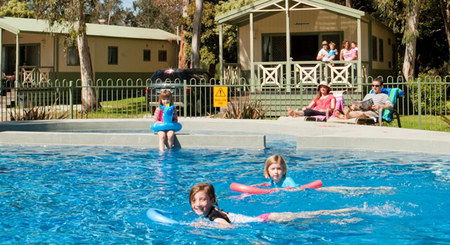 Crystal Brook Tourist Park - Sydneys Hotel 3