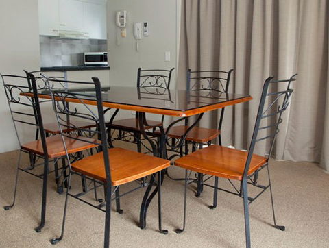 Ambassador Apartments Holiday Units - Sydneys Hotel 1