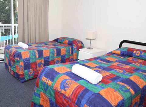 Ambassador Apartments Holiday Units - Sydneys Hotel 4