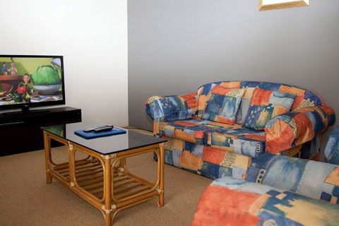 Ambassador Apartments Holiday Units - Sydneys Hotel 5