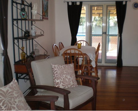 Dalby Homestyle Accommodation - Sydneys Hotel 1