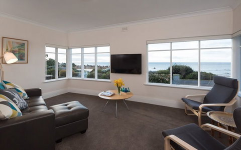 Sunrise At Penguin  - Sydneys Hotel 5