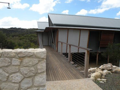 Ulaveo - Sydneys Hotel 0