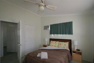 Valley Vineyard Tourist Park - Sydneys Hotel 1