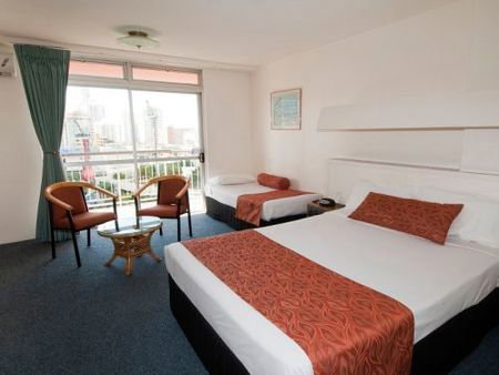 Islander Resort Hotel - Sydneys Hotel 0