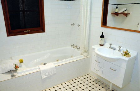 Hookes Creek Forest Retreat - Sydneys Hotel 1