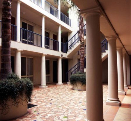 The Manor House - Sydneys Hotel 3