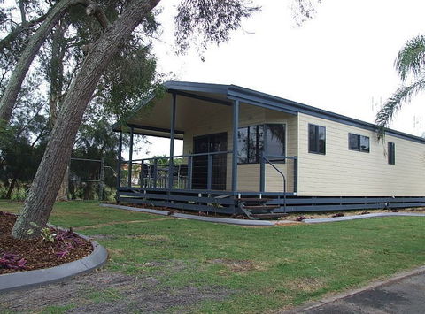 Happy Wanderer Village Caravan Park - Sydneys Hotel 0
