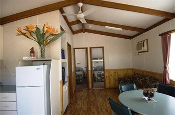 Port Augusta Big 4 Holiday Park - Sydneys Hotel 3