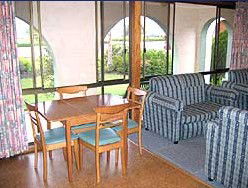 Del Costa Holiday Villas - Sydneys Hotel 1