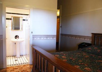 Historic Hydro Motor Inn - Sydneys Hotel 4