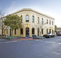 College Lawn Hotel - Sydneys Hotel