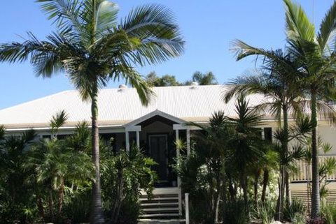 Rainbow Beach Accommodation - Sydneys Hotel 0