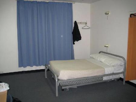 Adelaide Central YHA - Sydneys Hotel 4