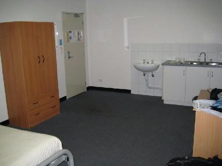 Adelaide Central YHA - Sydneys Hotel 5