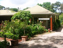 Treetops Bed And Breakfast - Sydneys Hotel 0