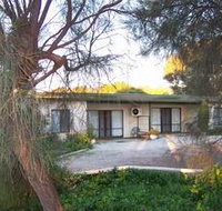 Coffin Bay Beach Units - Sydneys Hotel