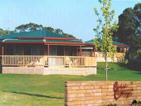 Carolynne's Cottages - Sydneys Hotel 0
