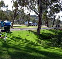 Mannum Caravan Park - Sydneys Hotel