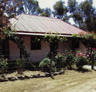 Settlers Cottage - Sydneys Hotel