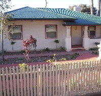 Cottage On Tottenham - Sydneys Hotel