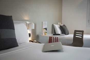 Ibis Sydney Airport - Sydneys Hotel 13