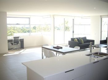 Best Western Plus The Tudor-Box Hill - Sydneys Hotel 1