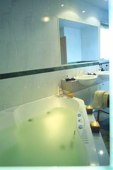 Best Western Plus The Tudor-Box Hill - Sydneys Hotel 9