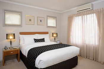Ringwood Royale - Sydneys Hotel 9