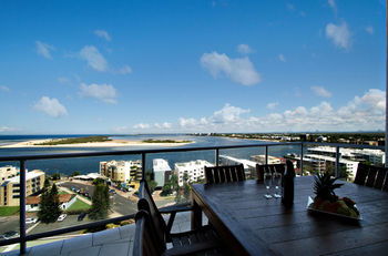 Pumicestone Blue - Sydneys Hotel 8