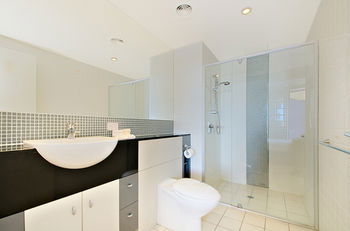 Pumicestone Blue - Sydneys Hotel 9
