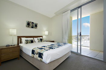 Pumicestone Blue - Sydneys Hotel 16