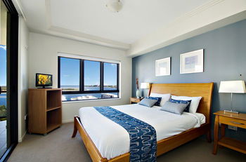 Pumicestone Blue - Sydneys Hotel 17