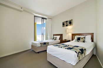 Pumicestone Blue - Sydneys Hotel 18