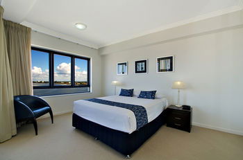 Pumicestone Blue - Sydneys Hotel 21