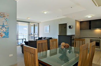 Pumicestone Blue - Sydneys Hotel 26