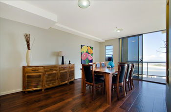 Pumicestone Blue - Sydneys Hotel 28