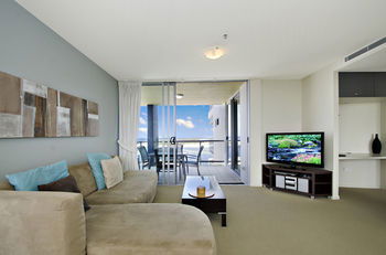 Pumicestone Blue - Sydneys Hotel 32