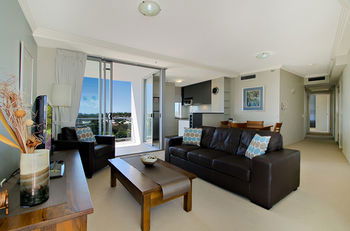 Pumicestone Blue - Sydneys Hotel 33