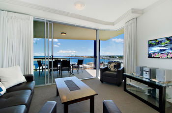 Pumicestone Blue - Sydneys Hotel 34