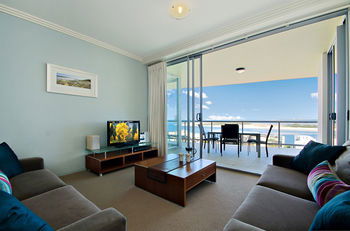 Pumicestone Blue - Sydneys Hotel 37
