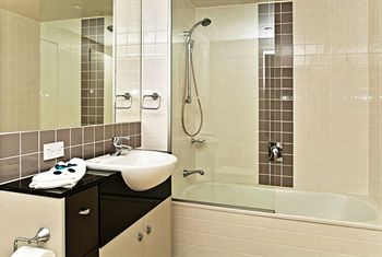 Pumicestone Blue - Sydneys Hotel 2