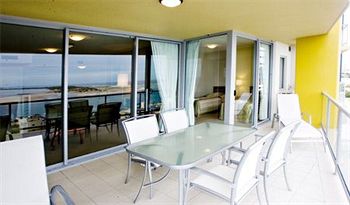 Pumicestone Blue - Sydneys Hotel 4