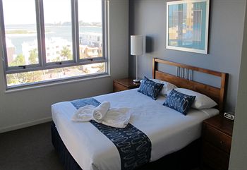 Pumicestone Blue - Sydneys Hotel 5